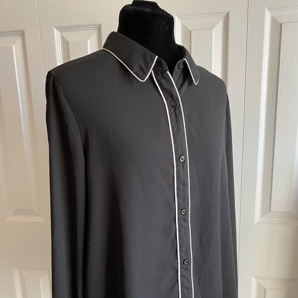 Black button up Forever 21 blouse - Picture 1 of 5